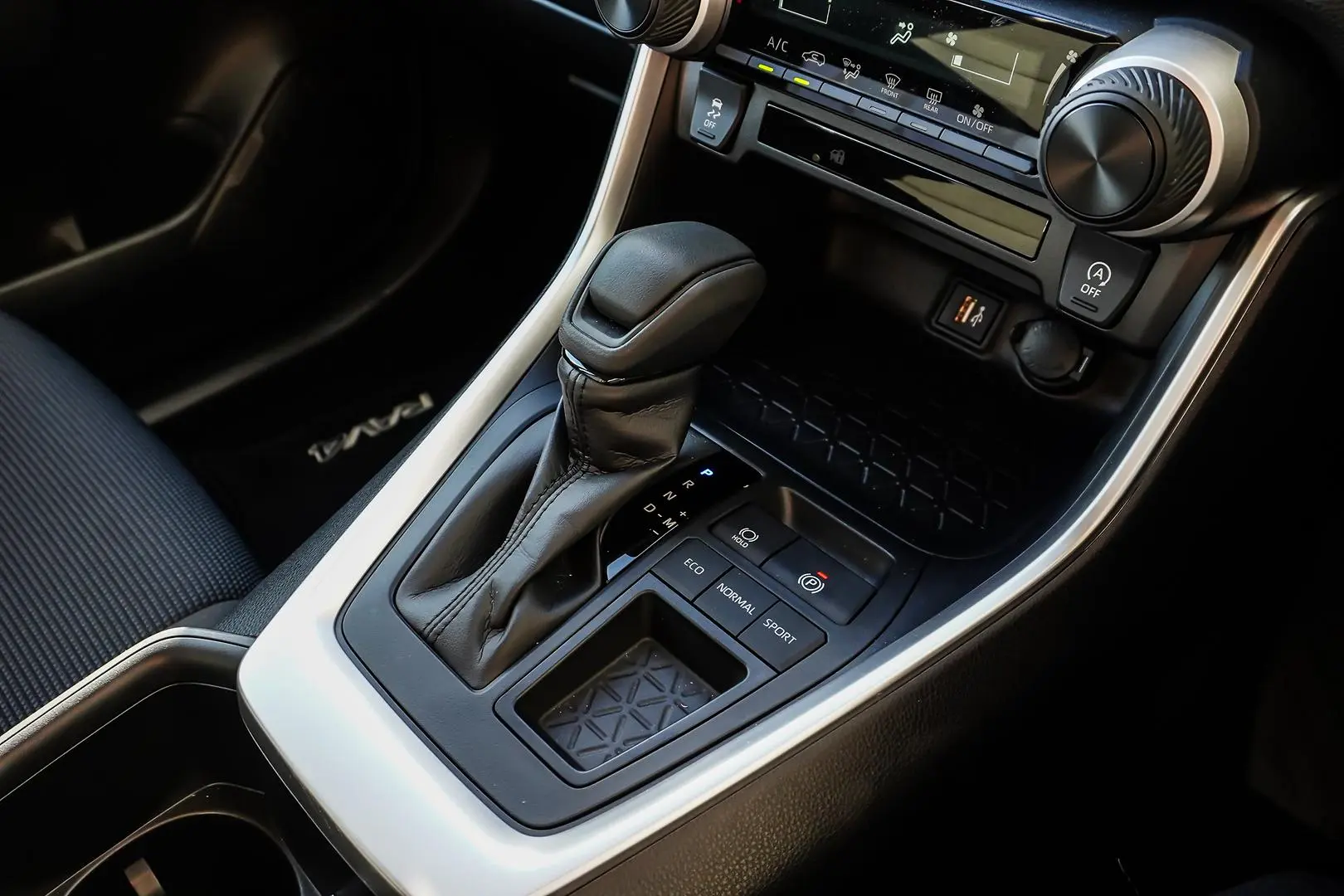 2024 Toyota RAV4 Gallery Image 17