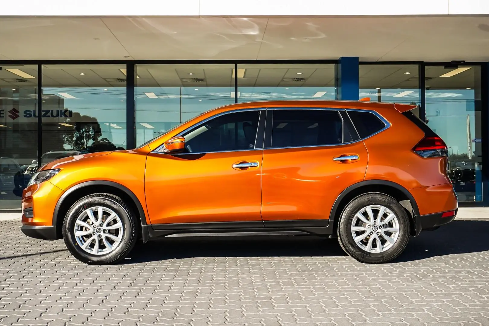 2018 Nissan X-TRAIL Gallery Image 3