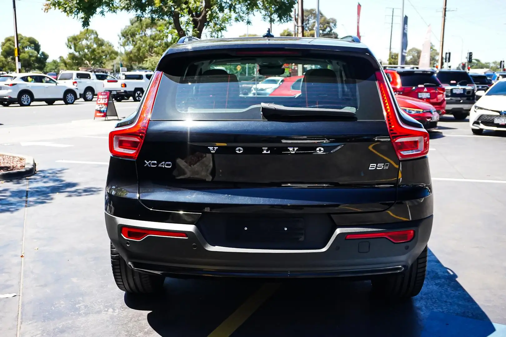 2023 Volvo XC40 Gallery Image 6