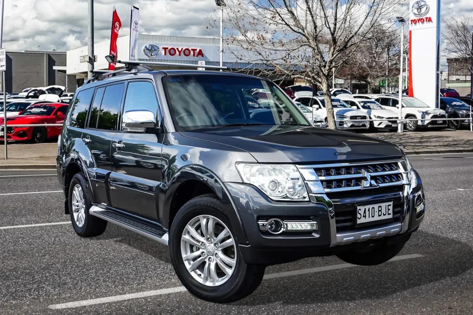 2015 Mitsubishi Pajero Gallery Image 1