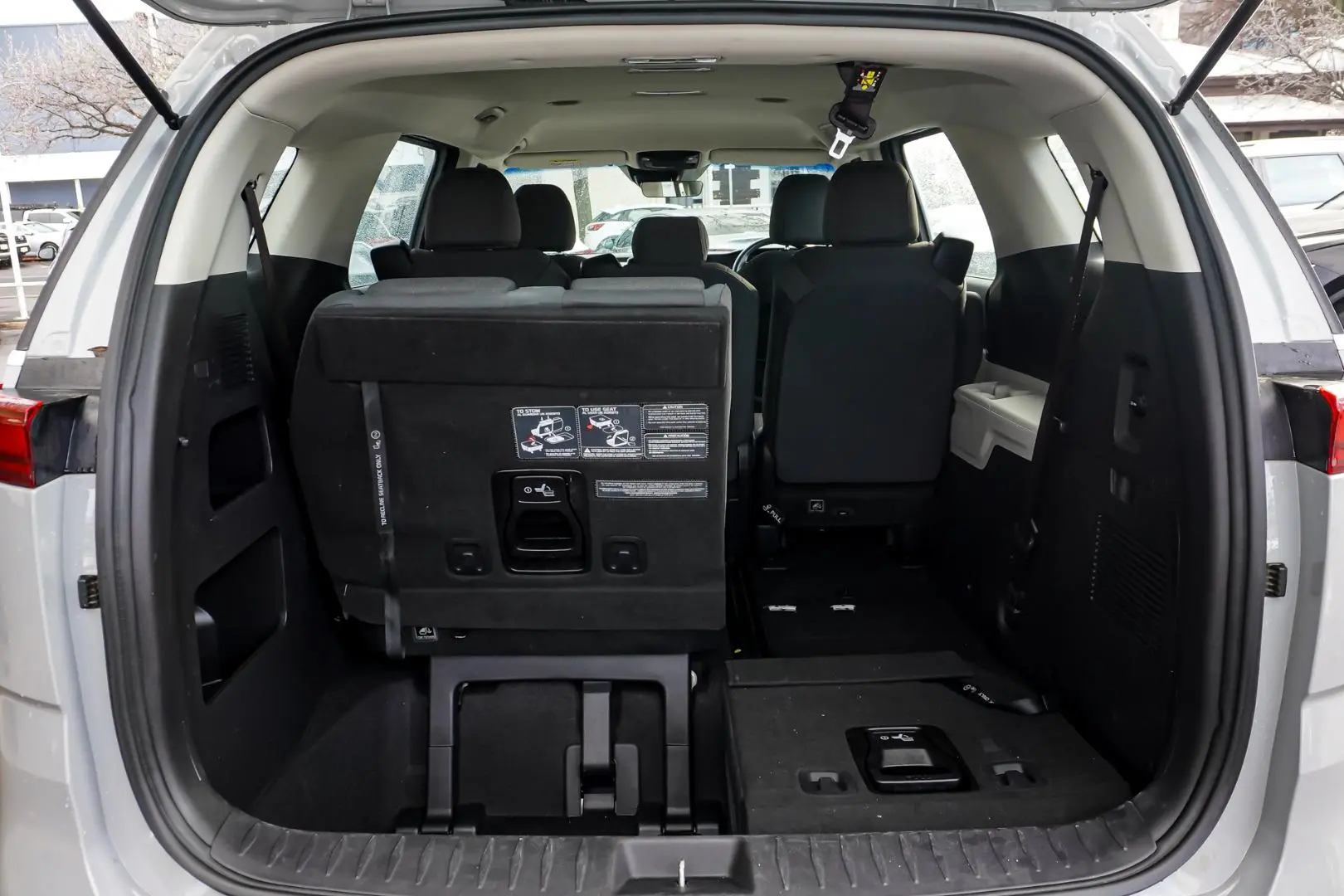 2022 Kia Carnival Gallery Image 9