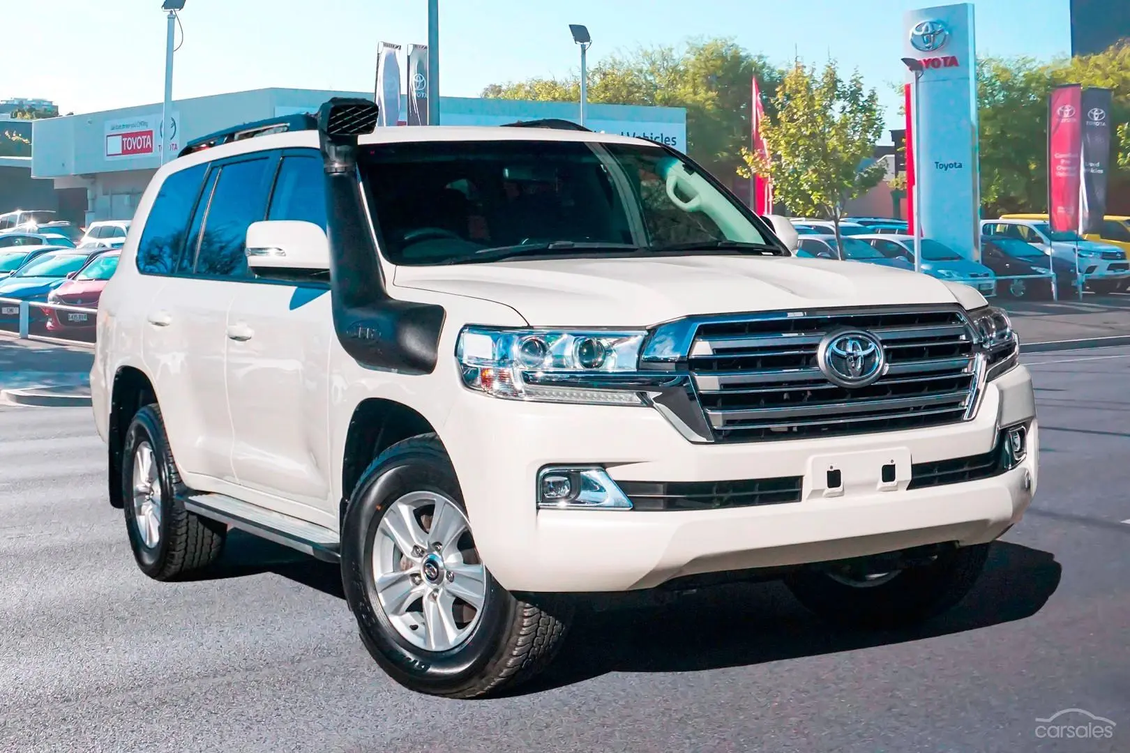 2017 Toyota Landcruiser Image 1