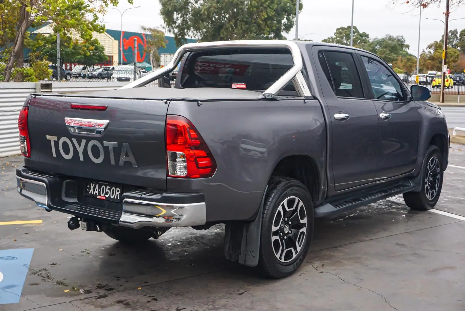 2019 Toyota Hilux Gallery Image 2