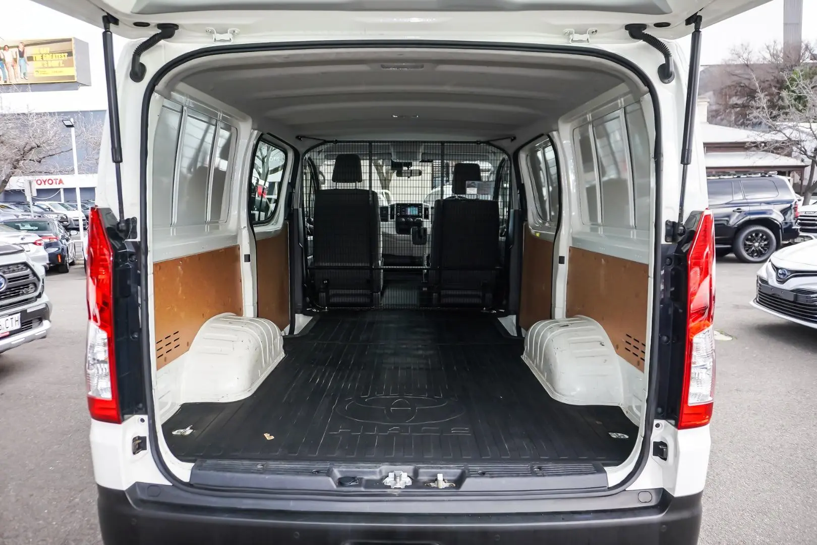 2019 Toyota Hiace Gallery Image 8