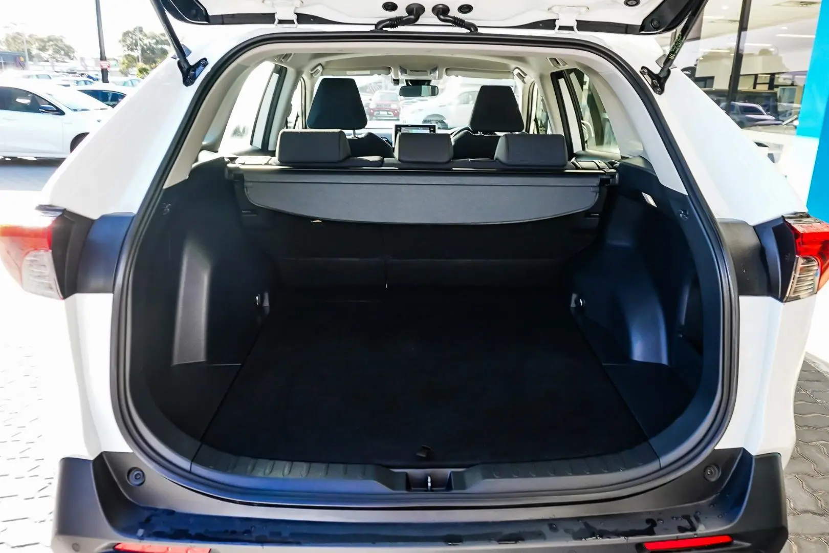 2022 Toyota RAV4 Gallery Image 10