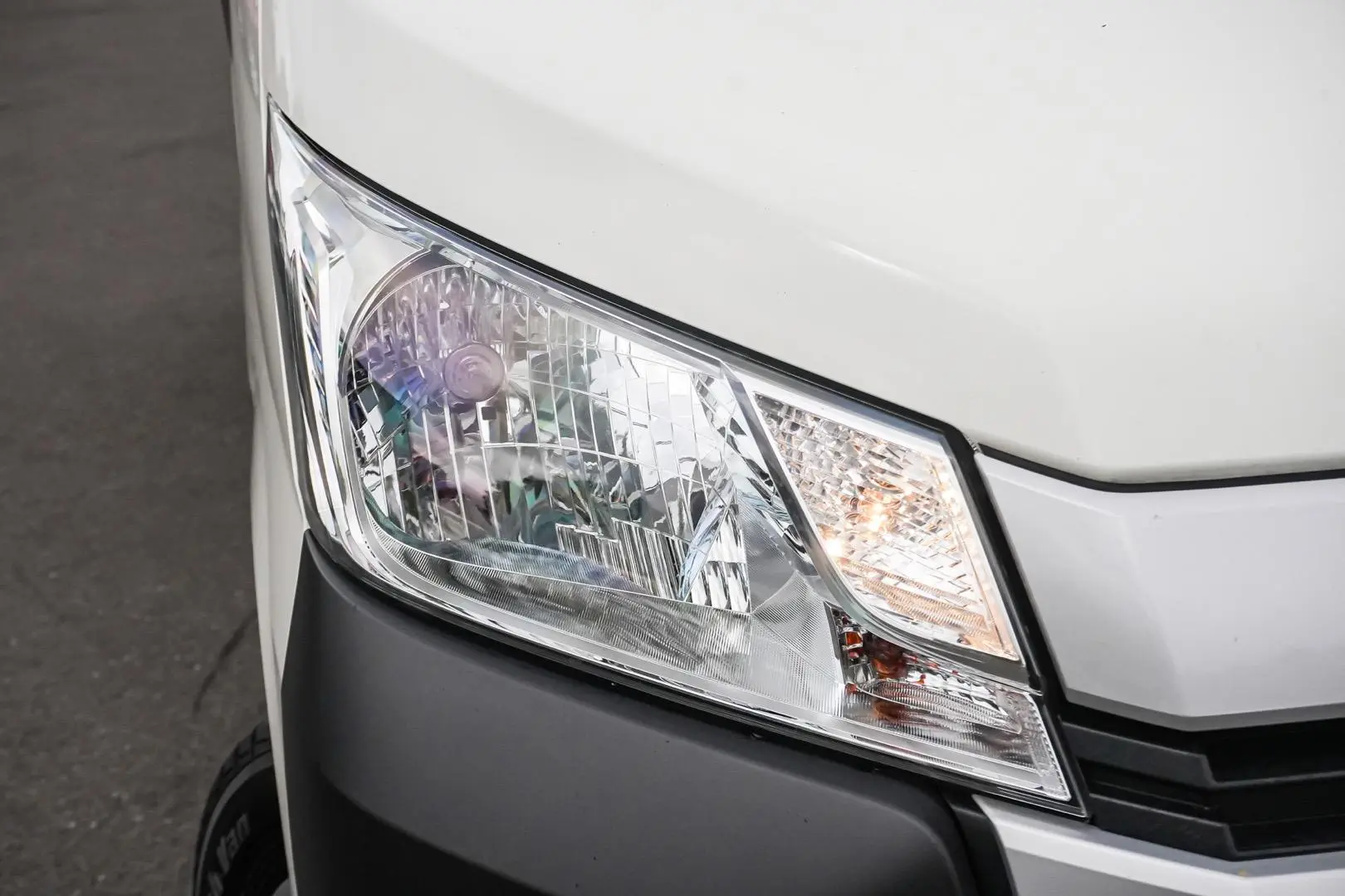 2021 Toyota Hiace Gallery Image 12