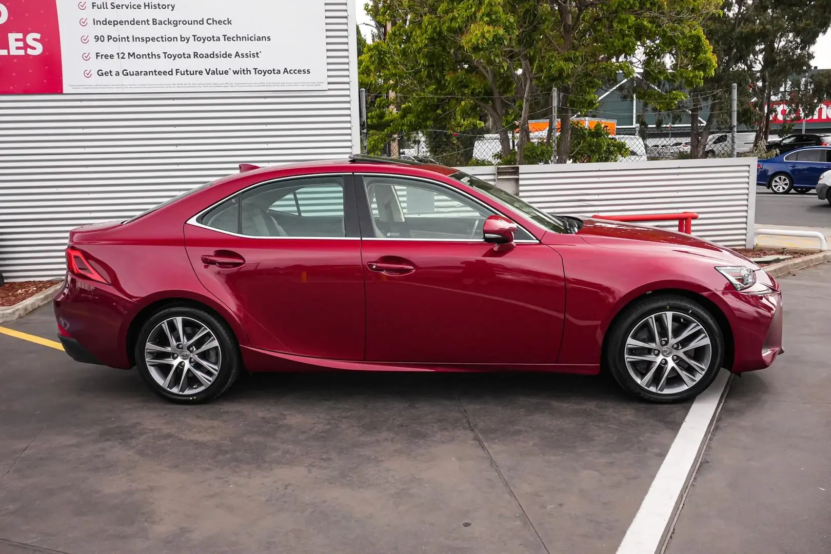 2020 Lexus IS Gallery Image 4