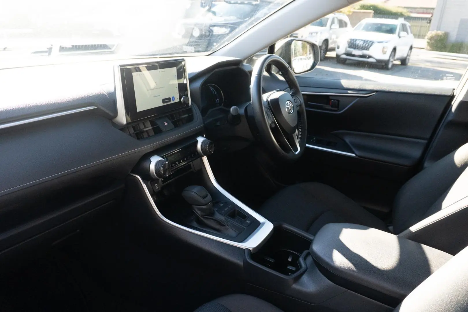 2025 Toyota RAV4 Gallery Image 10