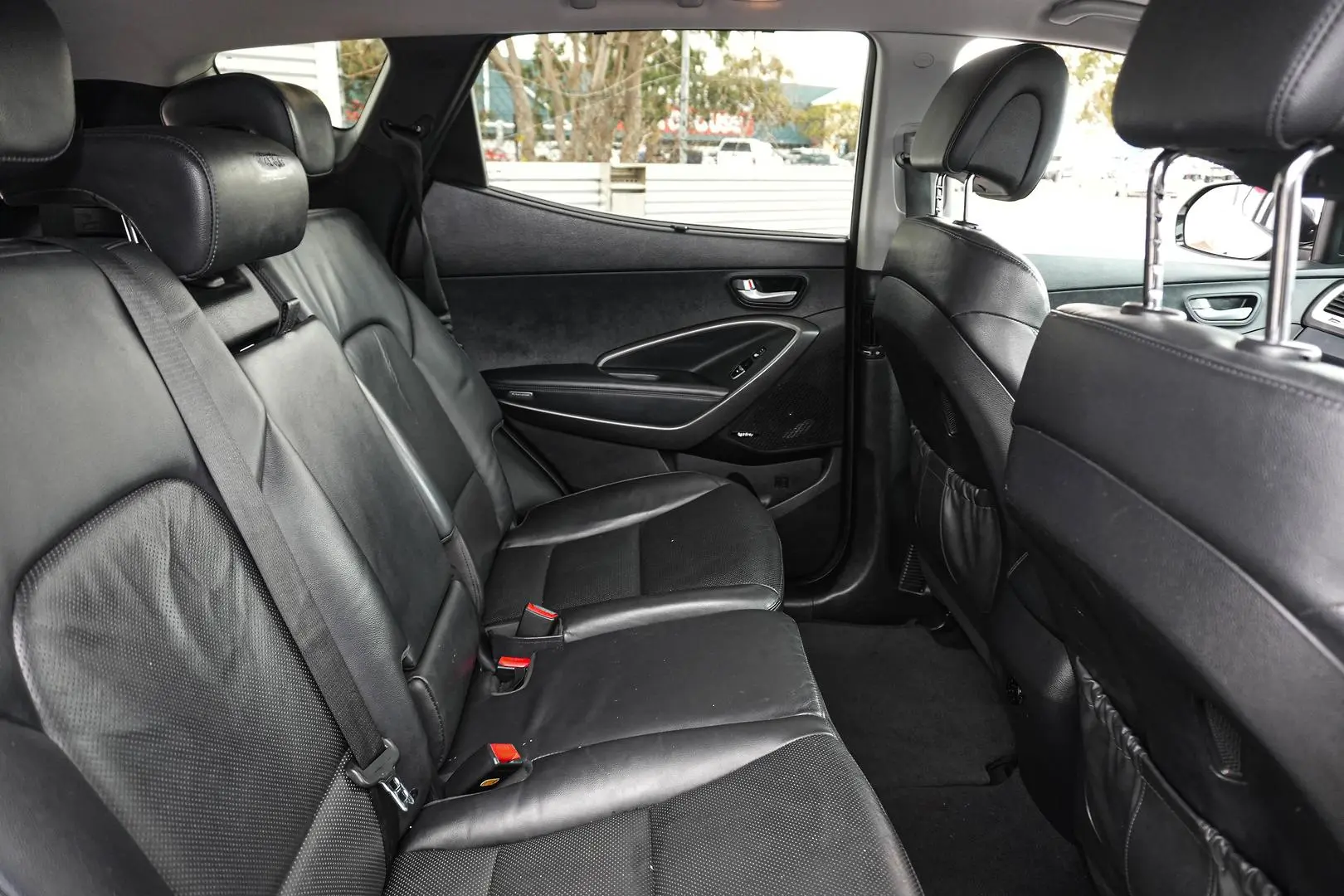 2015 Hyundai Santa Fe Gallery Image 9