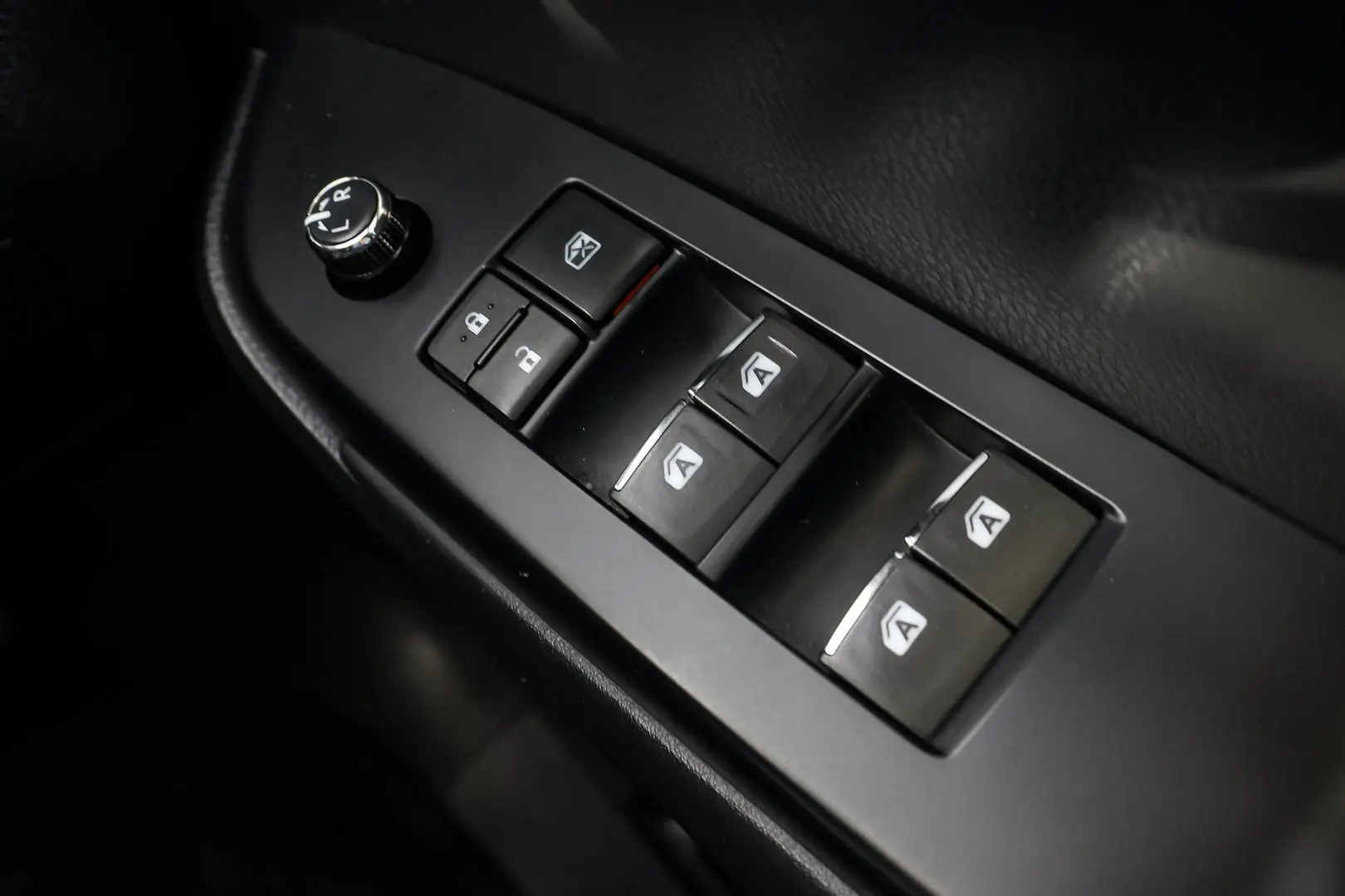 2014 Toyota Kluger Gallery Image 22