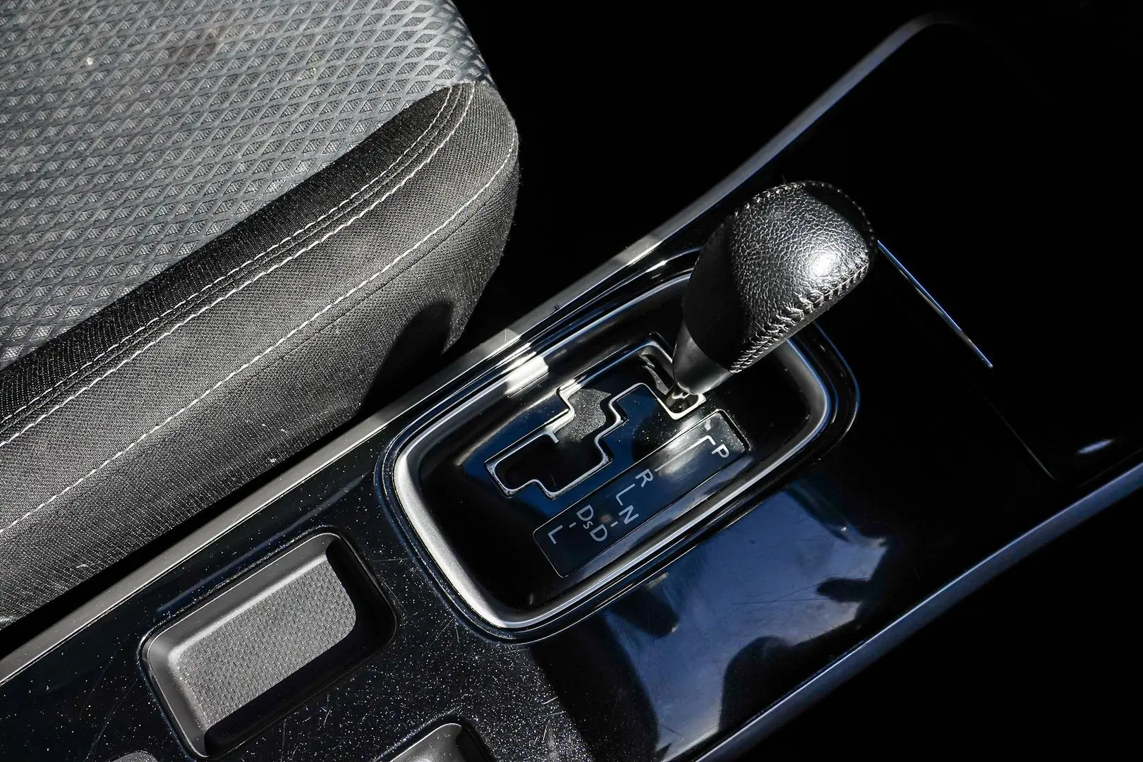 2019 Mitsubishi Outlander Gallery Image 17