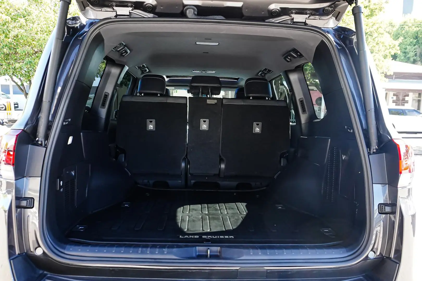 2023 Toyota Landcruiser Gallery Image 11