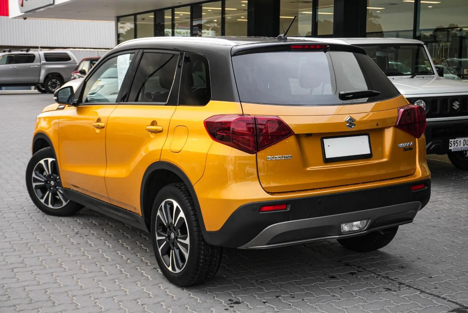 2023 Suzuki Vitara Gallery Image 3