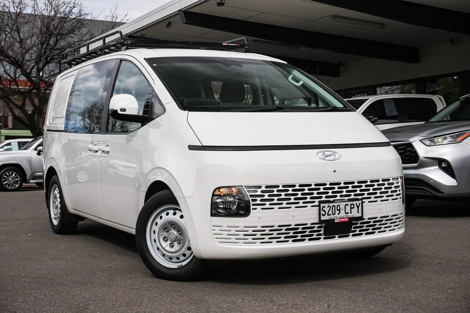 2021 Hyundai STARIA LOAD Gallery Image 2