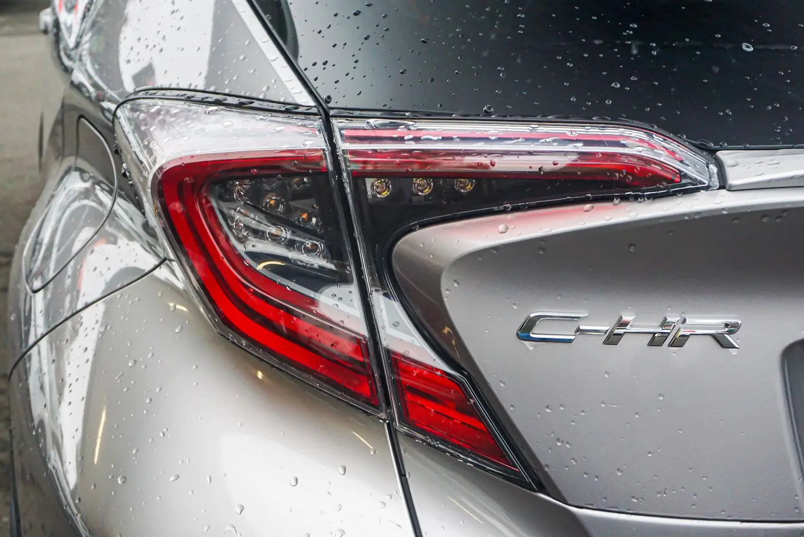 2018 Toyota C-HR Gallery Image 13