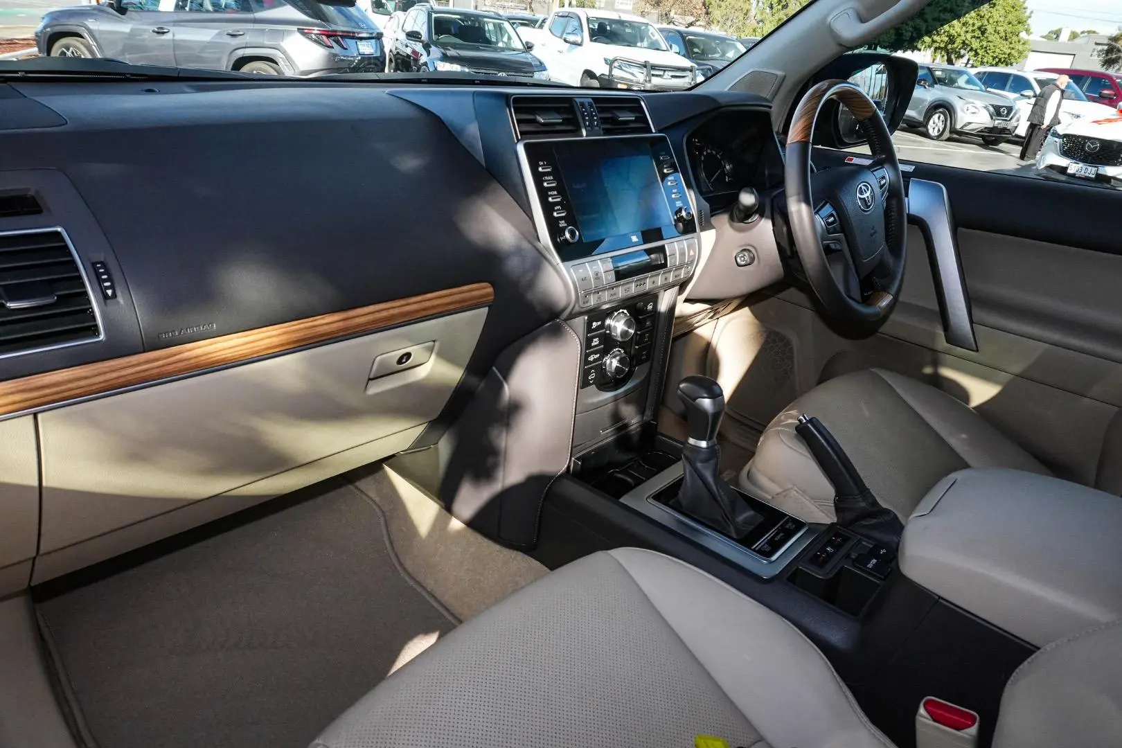 2022 Toyota Landcruiser Prado Gallery Image 10