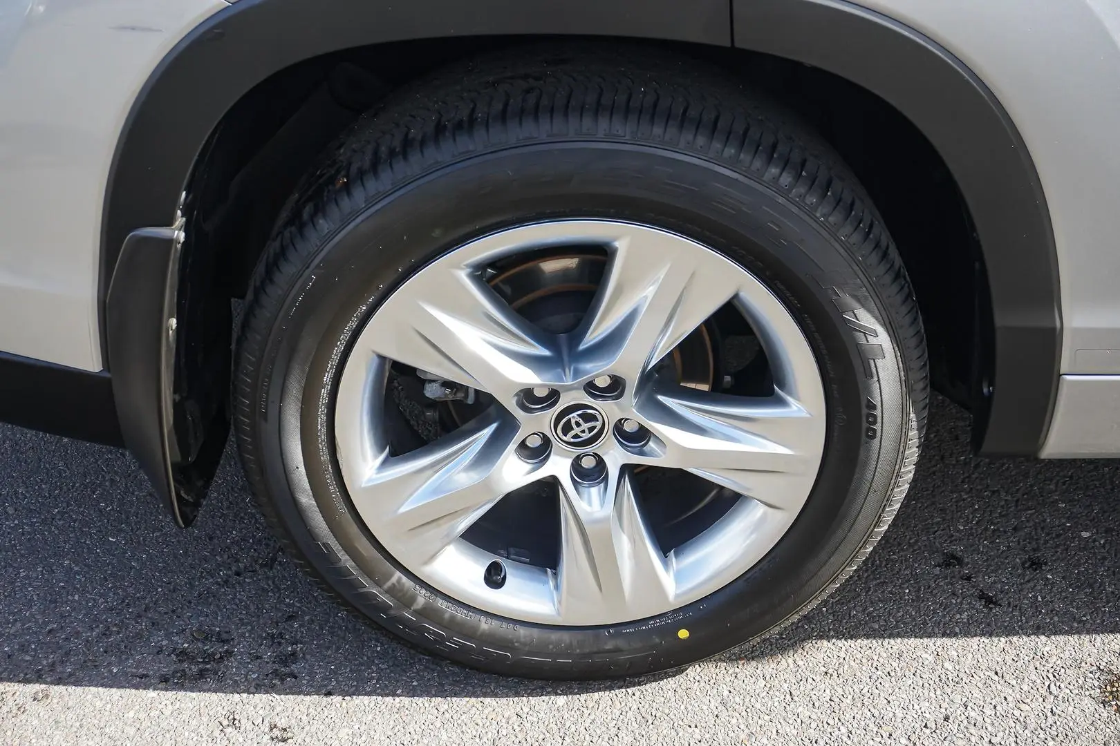 2016 Toyota Kluger Gallery Image 14