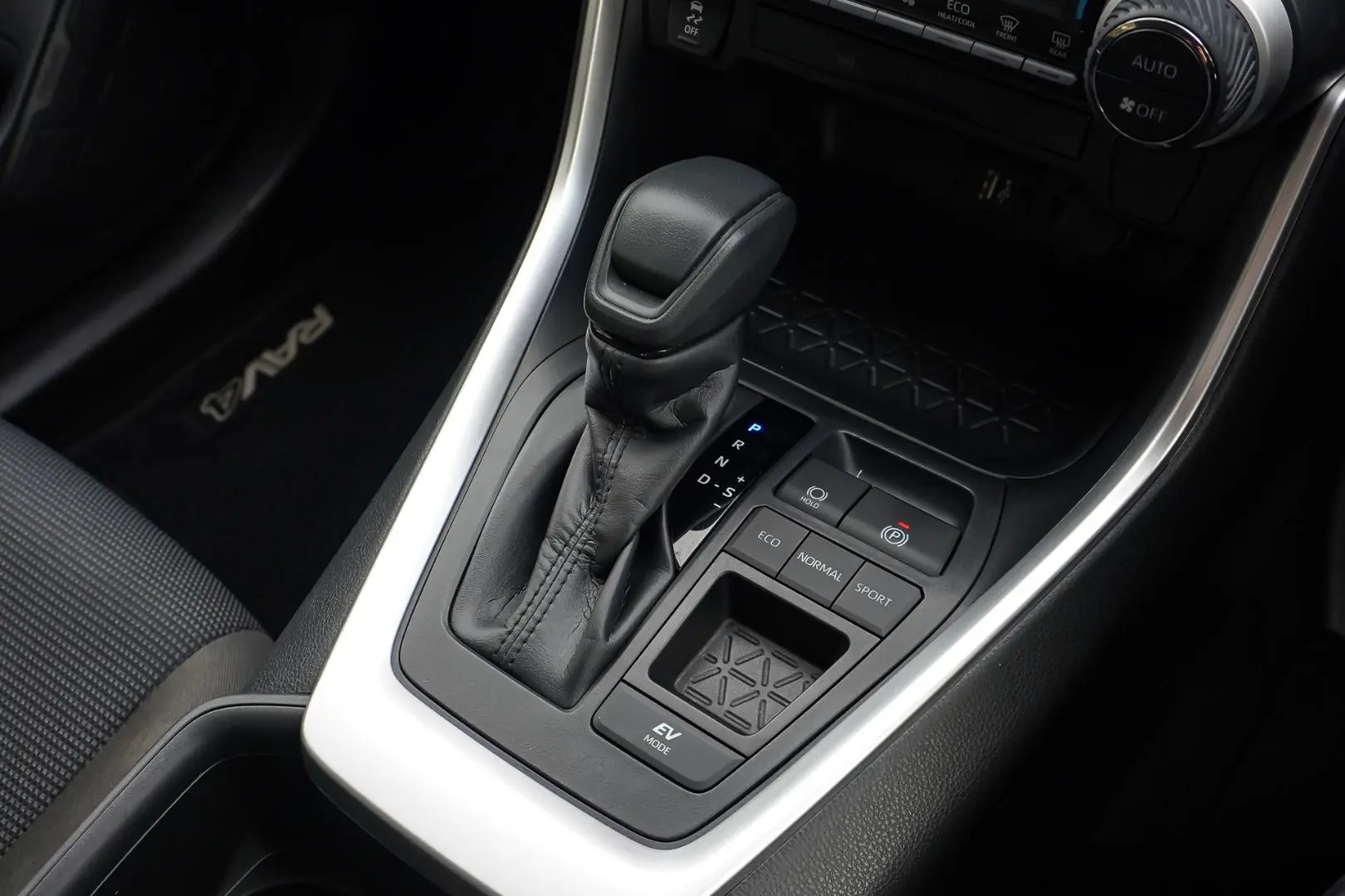 2024 Toyota RAV4 Gallery Image 18