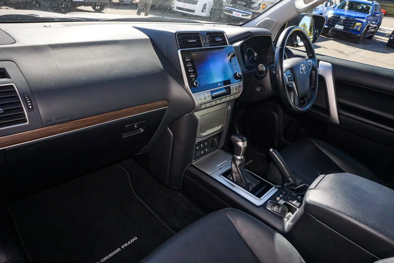 2022 Toyota Landcruiser Prado Gallery Image 10