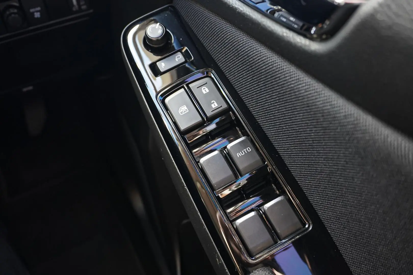 2021 Isuzu MU-X Gallery Image 23