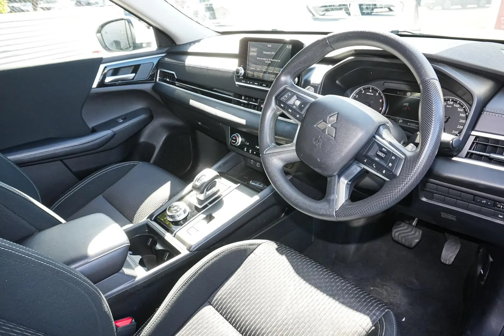 2024 Mitsubishi Outlander Gallery Image 6