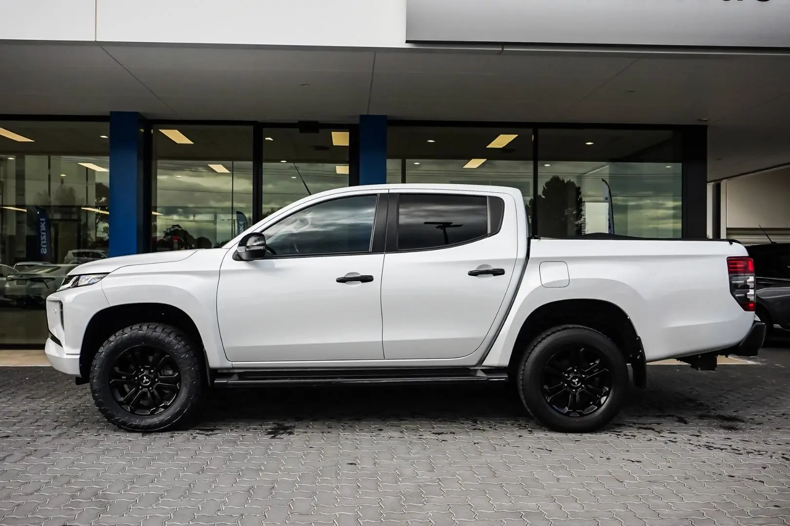 2021 Mitsubishi Triton Gallery Image 4