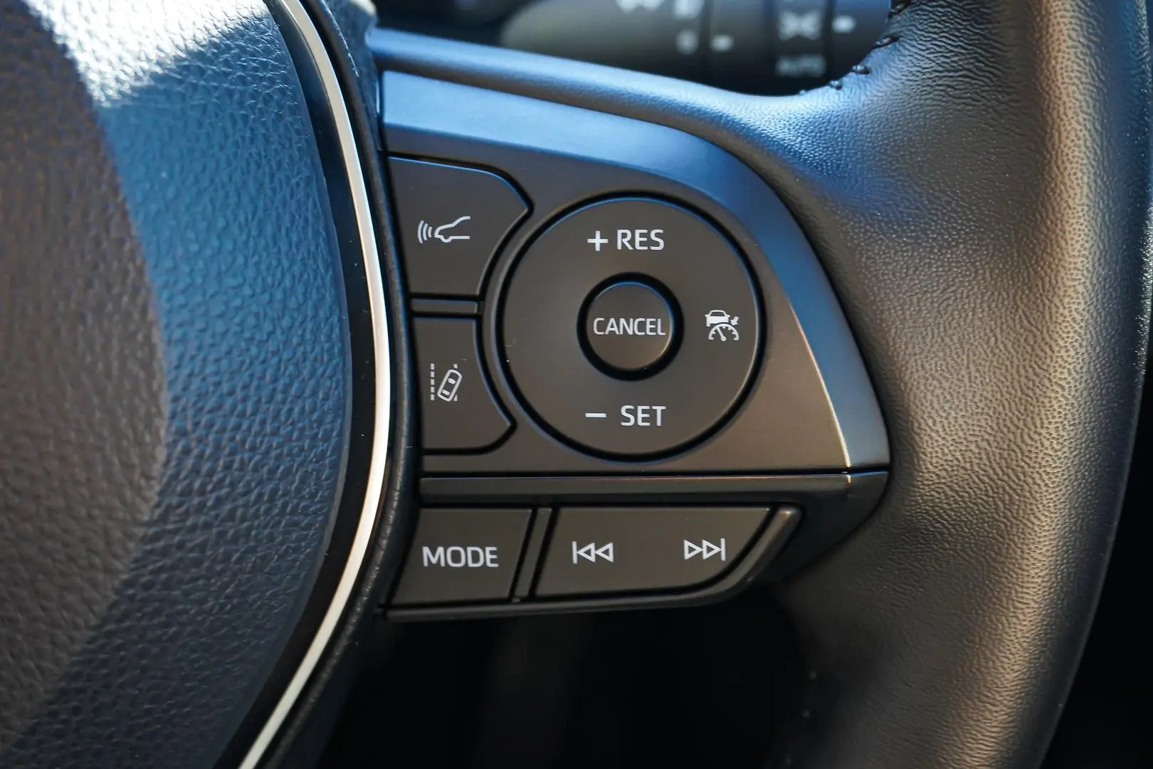 2025 Toyota RAV4 Gallery Image 19