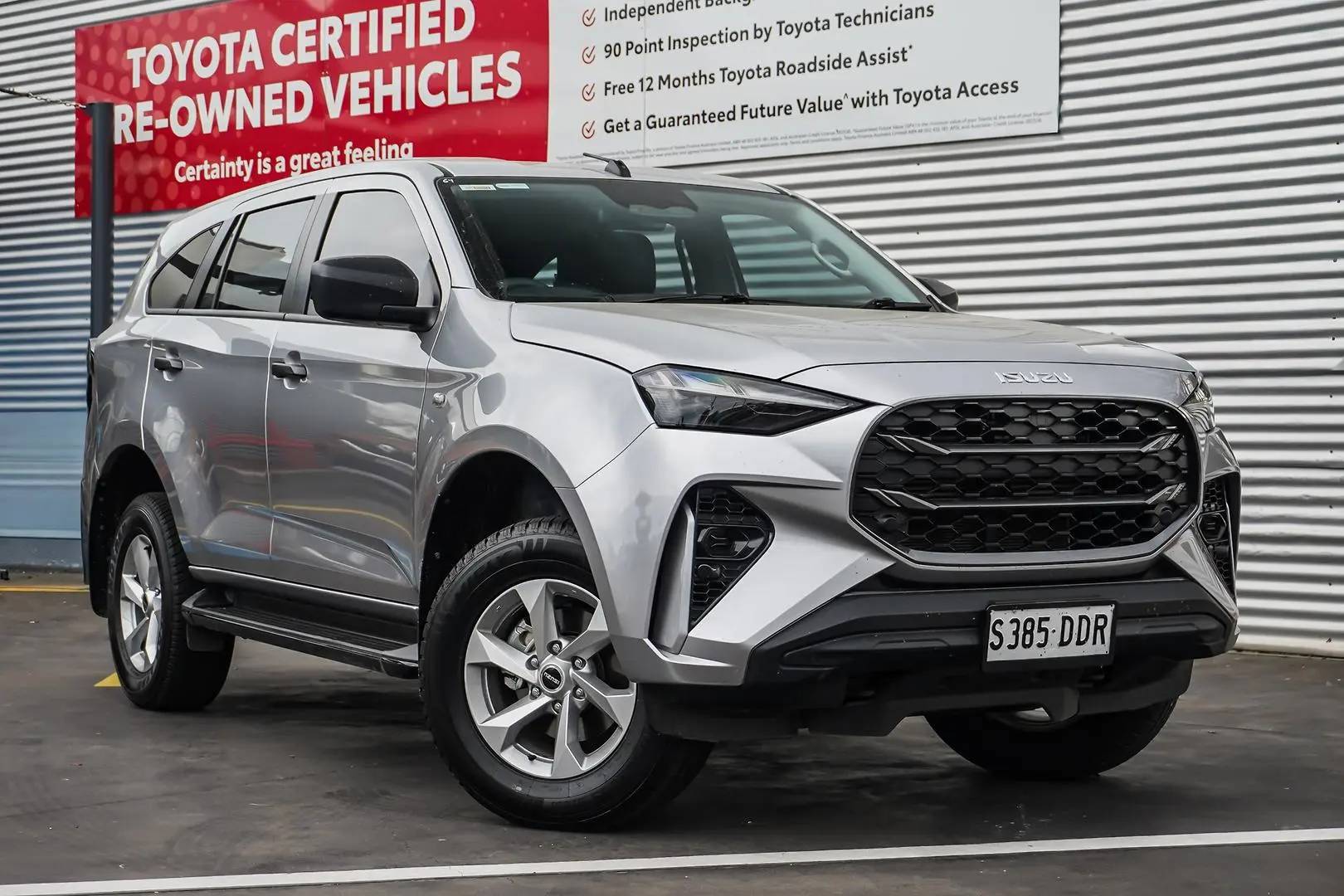 2025 Isuzu MU-X Gallery Image 2