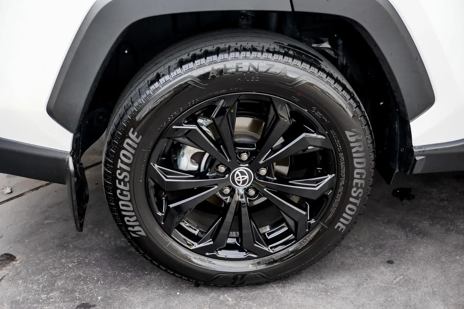2025 Toyota RAV4 Gallery Image 17