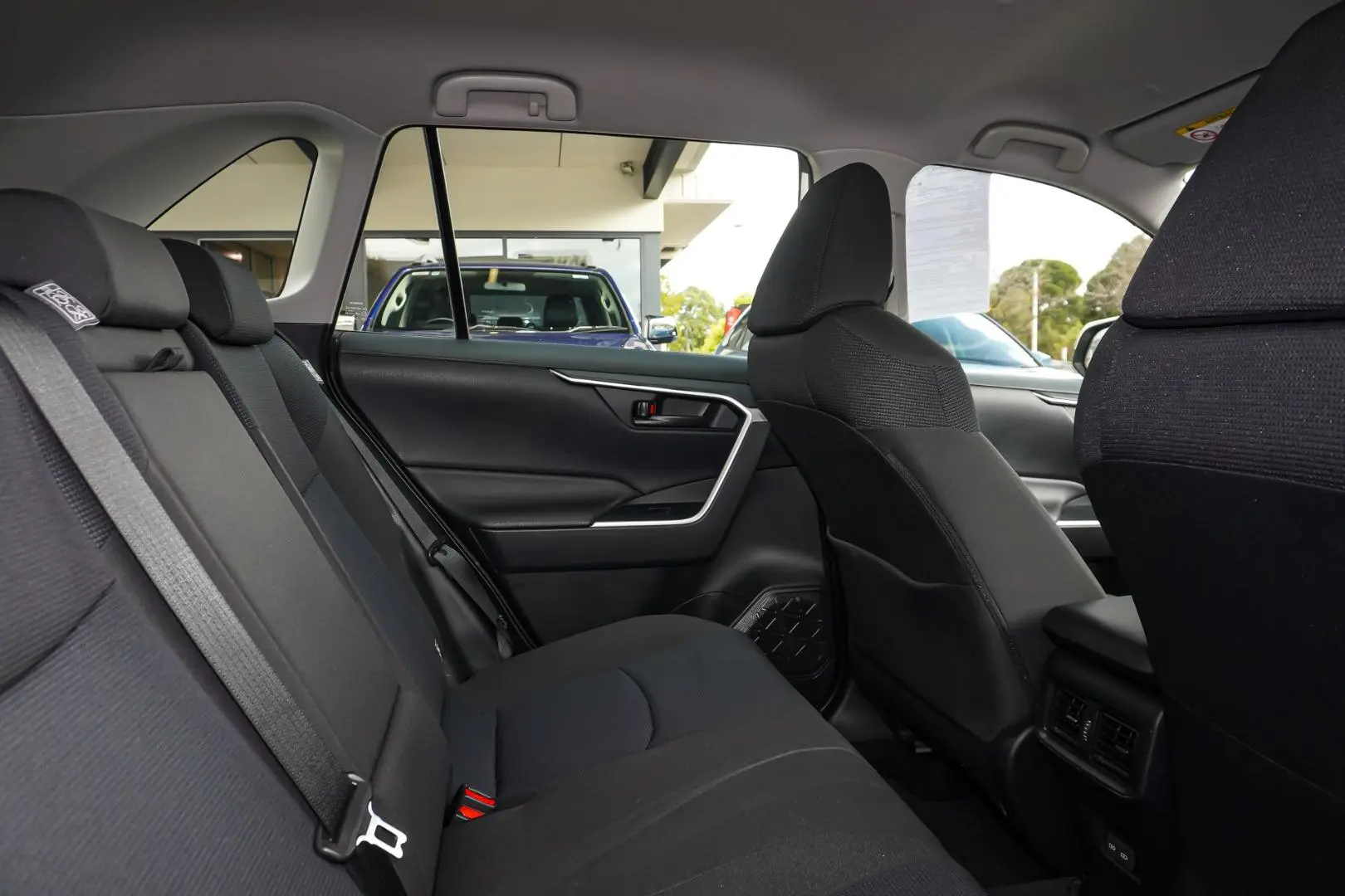 2024 Toyota RAV4 Gallery Image 7