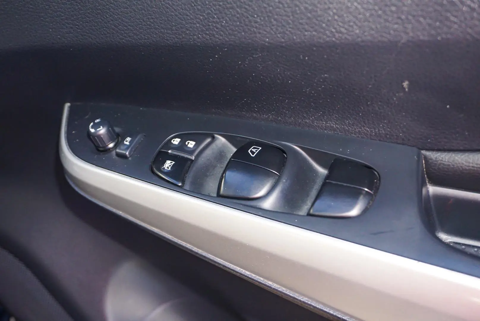 2020 Nissan Navara Gallery Image 16