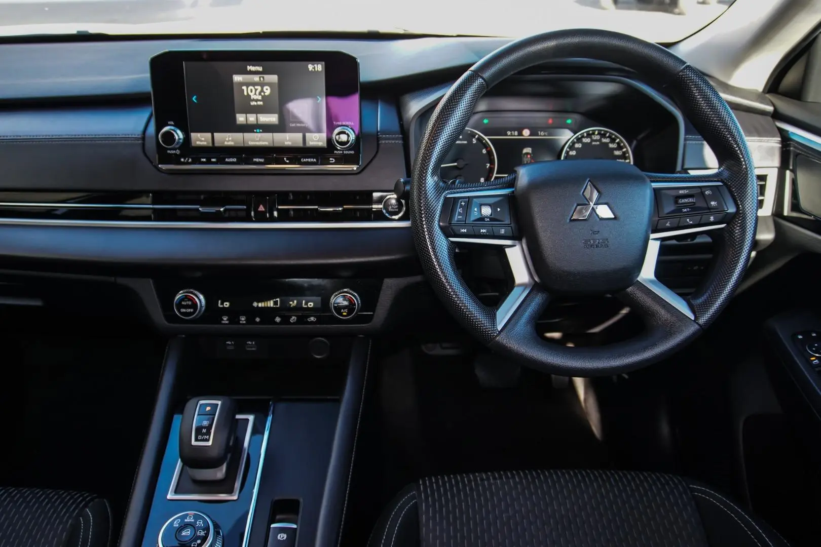 2023 Mitsubishi Outlander Gallery Image 8