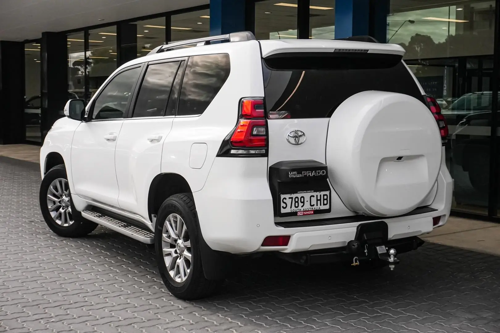 2020 Toyota Landcruiser Prado Gallery Image 3