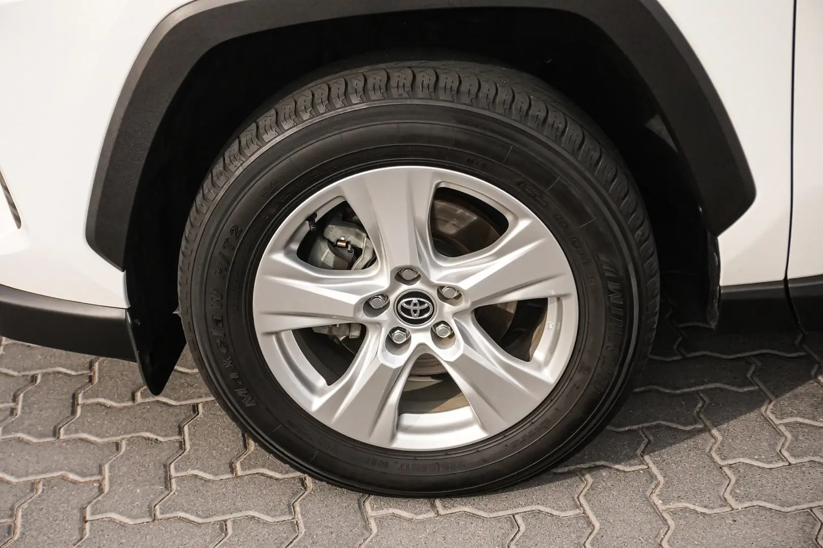 2019 Toyota RAV4 Gallery Image 13