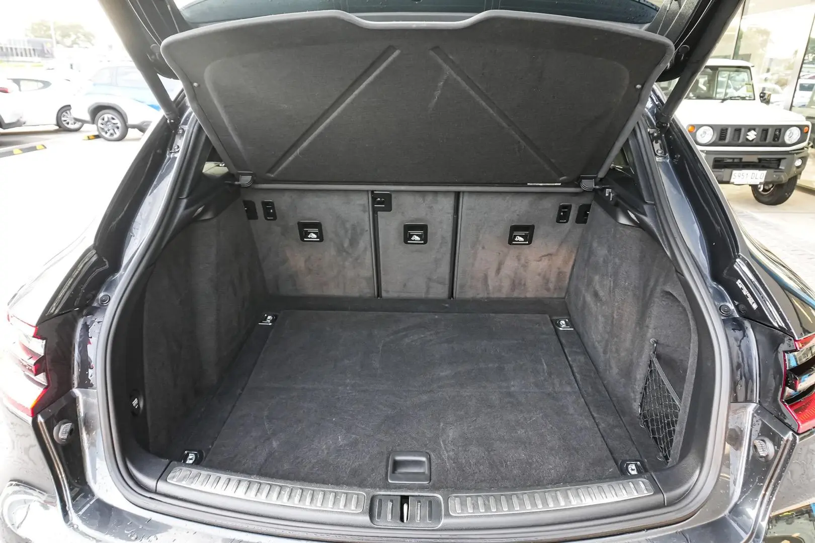 2018 Porsche Macan Gallery Image 11