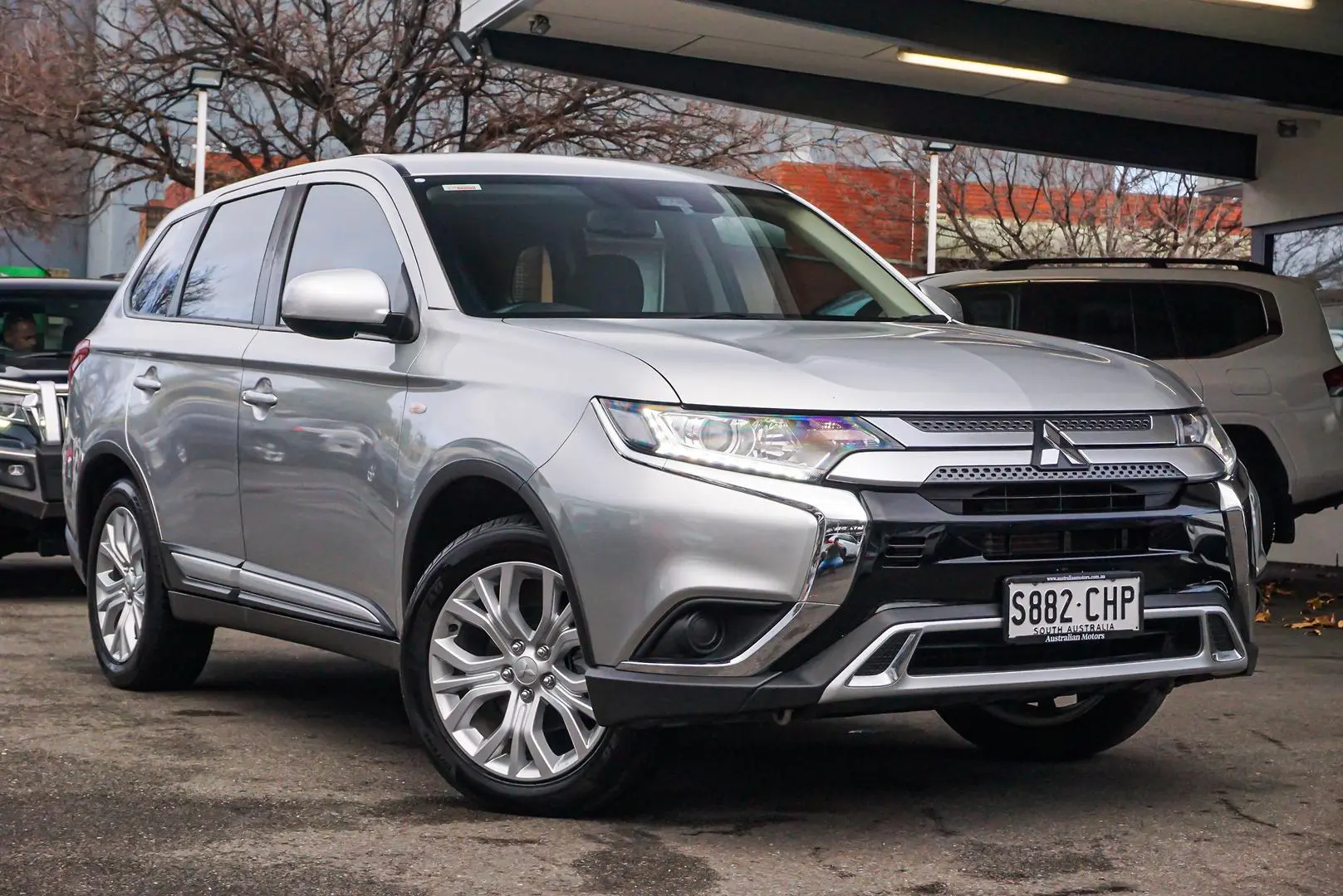 2020 Mitsubishi Outlander Gallery Image 1
