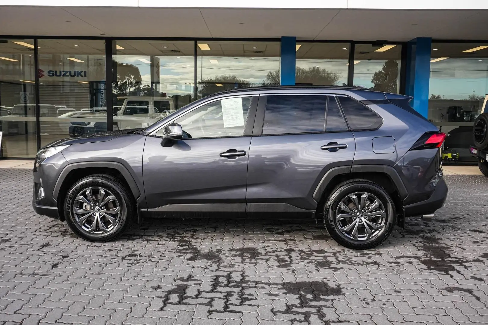 2022 Toyota RAV4 Gallery Image 4