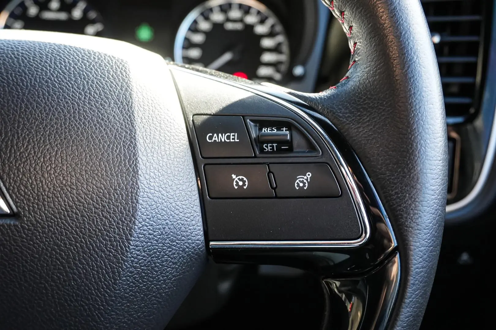 2020 Mitsubishi Outlander Gallery Image 20