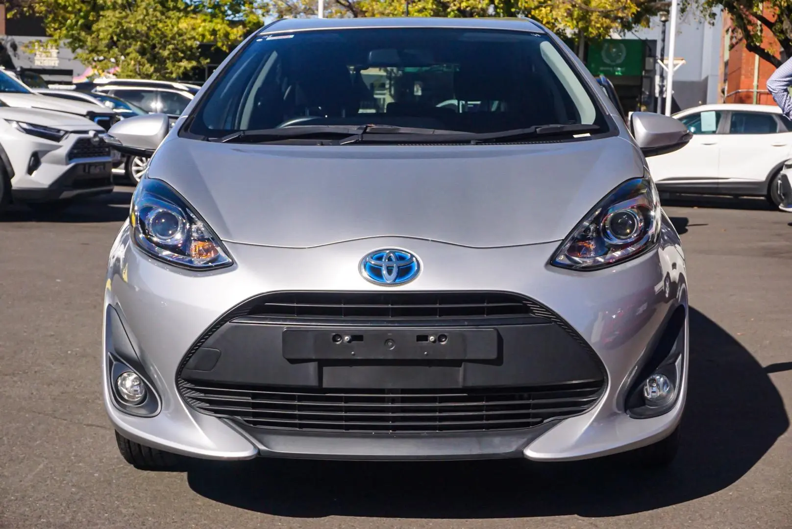 2018 Toyota Prius C Gallery Image 4