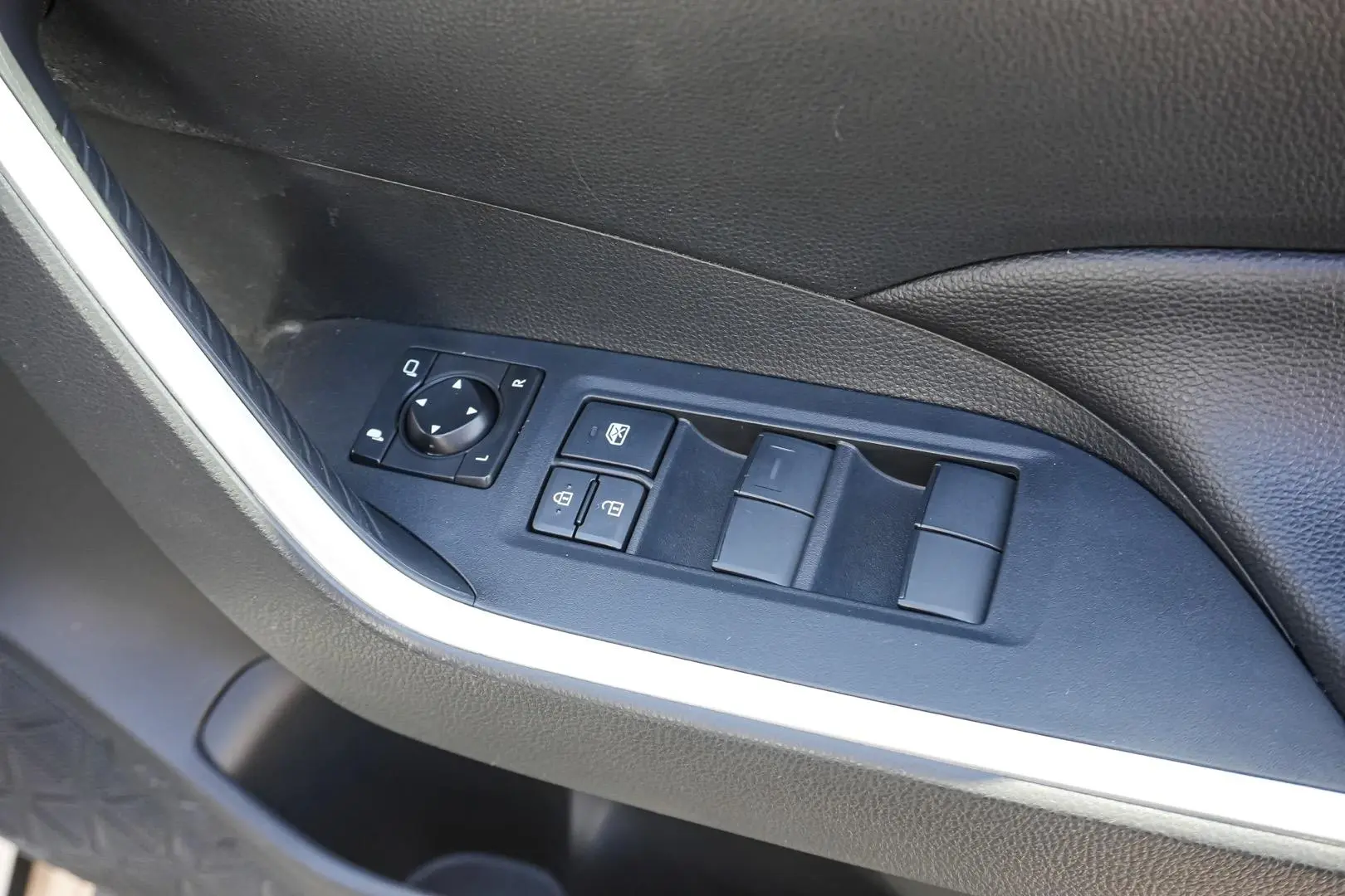 2019 Toyota RAV4 Gallery Image 19