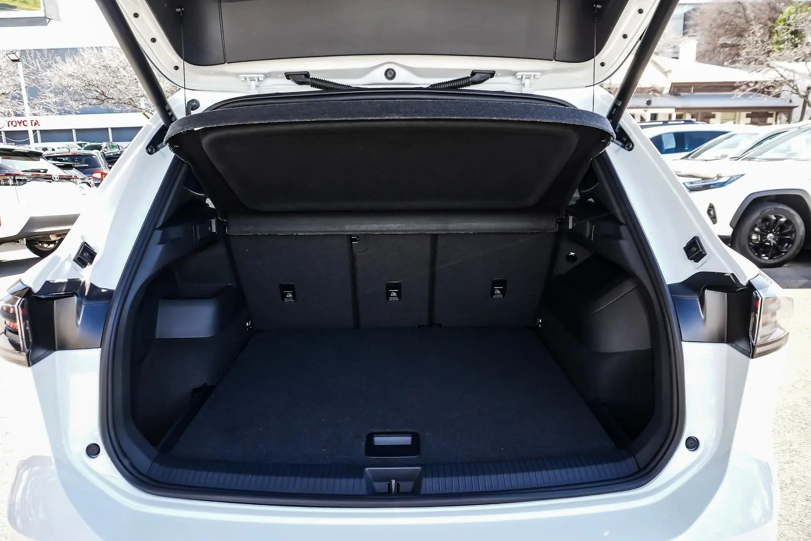 2025 Volkswagen Tiguan Gallery Image 8