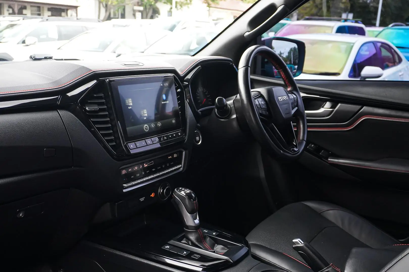 2022 Isuzu D-MAX Gallery Image 10