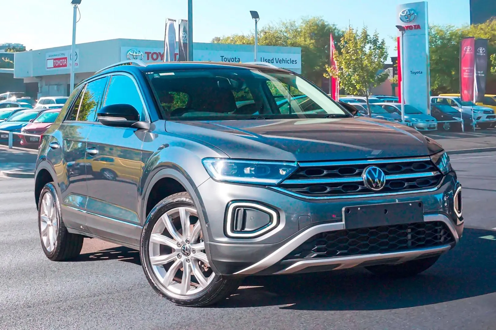 2022 Volkswagen T-Roc Gallery Image 1