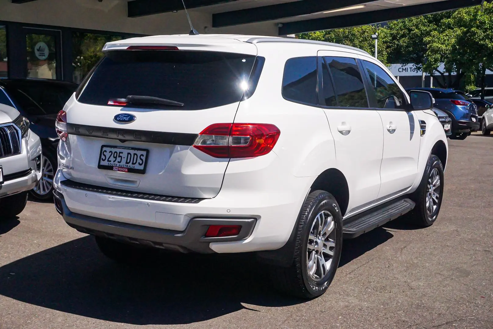 2018 Ford Everest Gallery Image 2