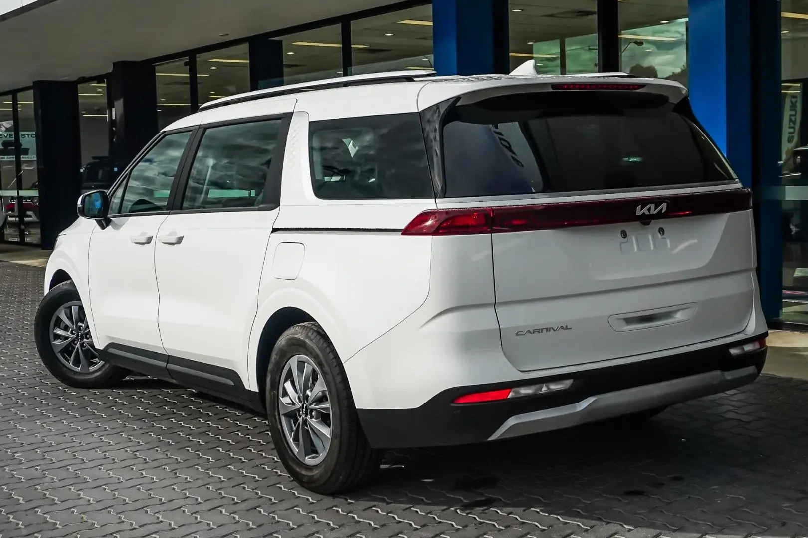 2022 Kia Carnival Gallery Image 2