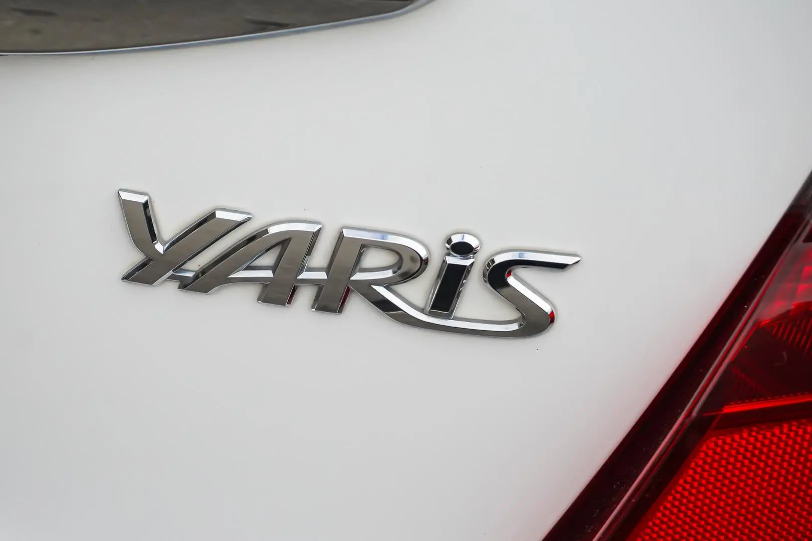 2016 Toyota Yaris Gallery Image 14