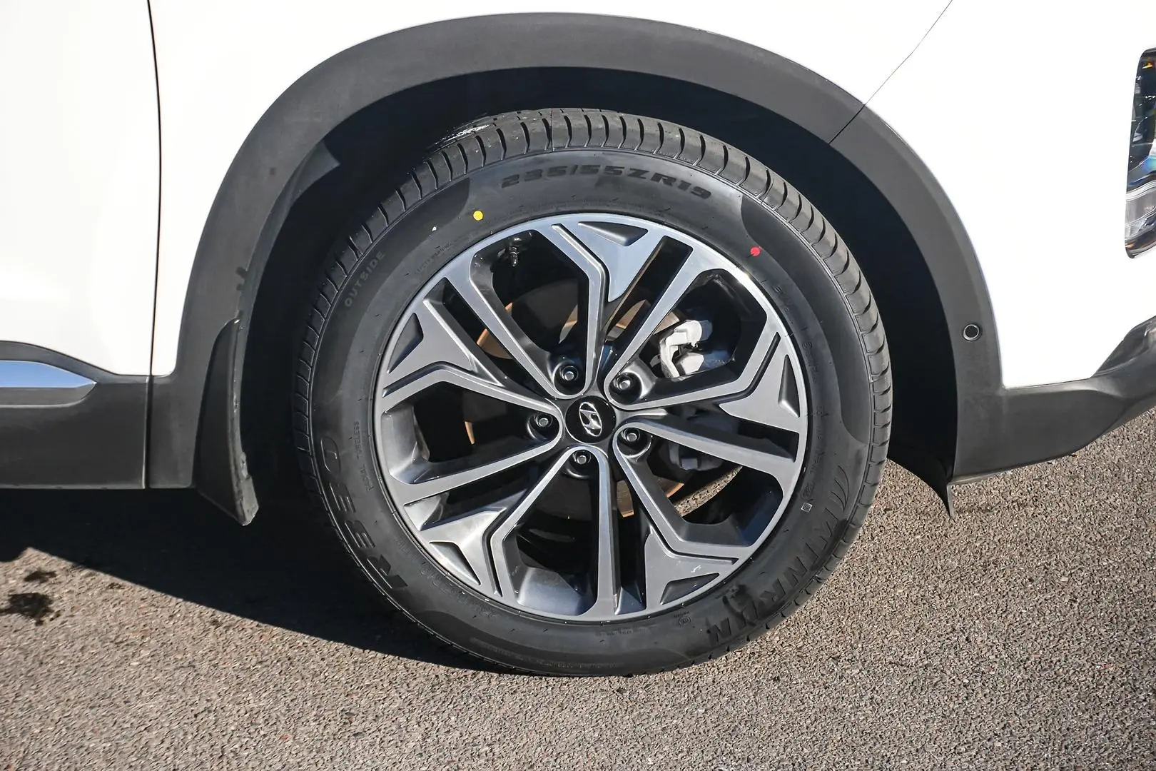 2019 Hyundai Santa Fe Gallery Image 13