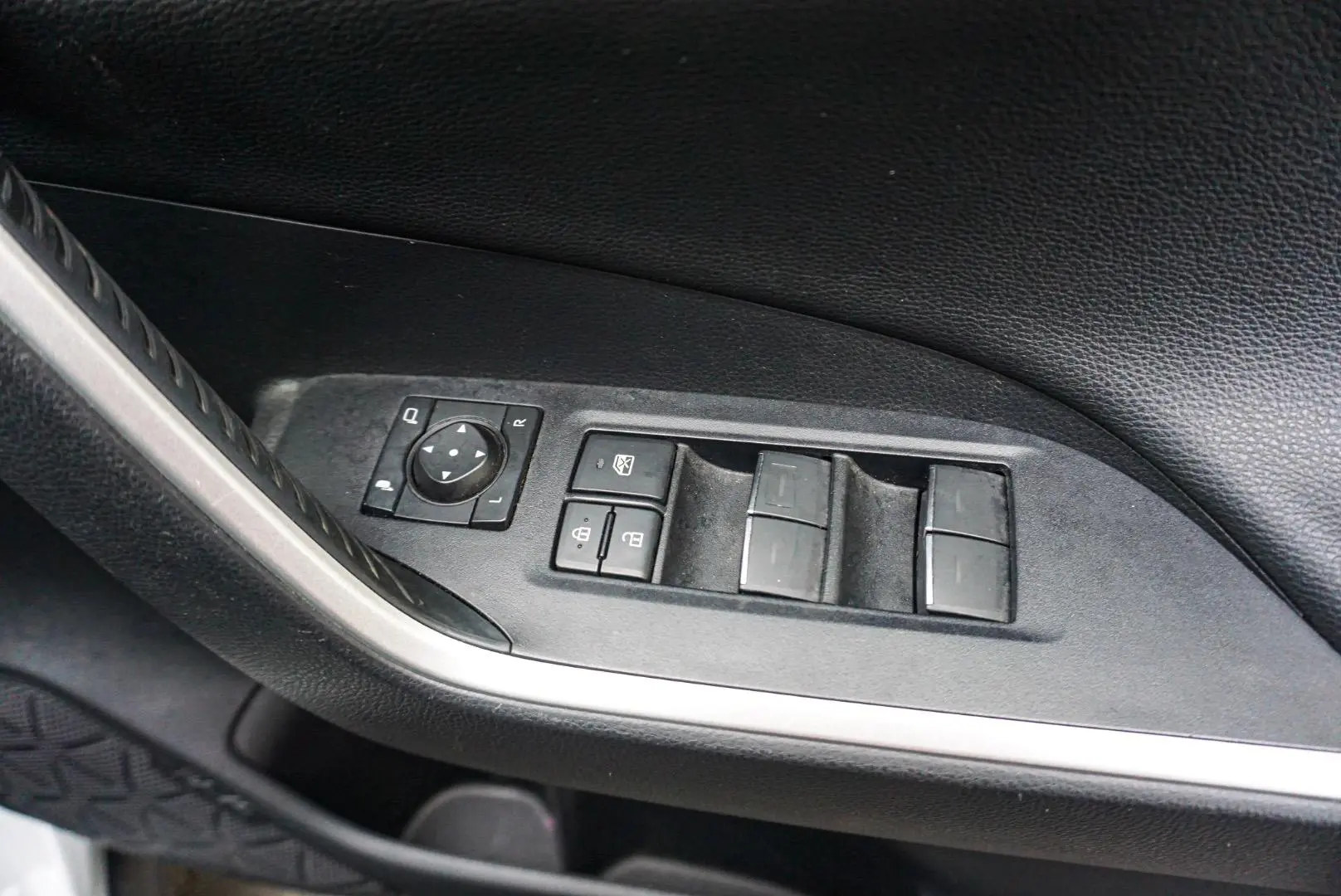 2023 Toyota RAV4 Gallery Image 18
