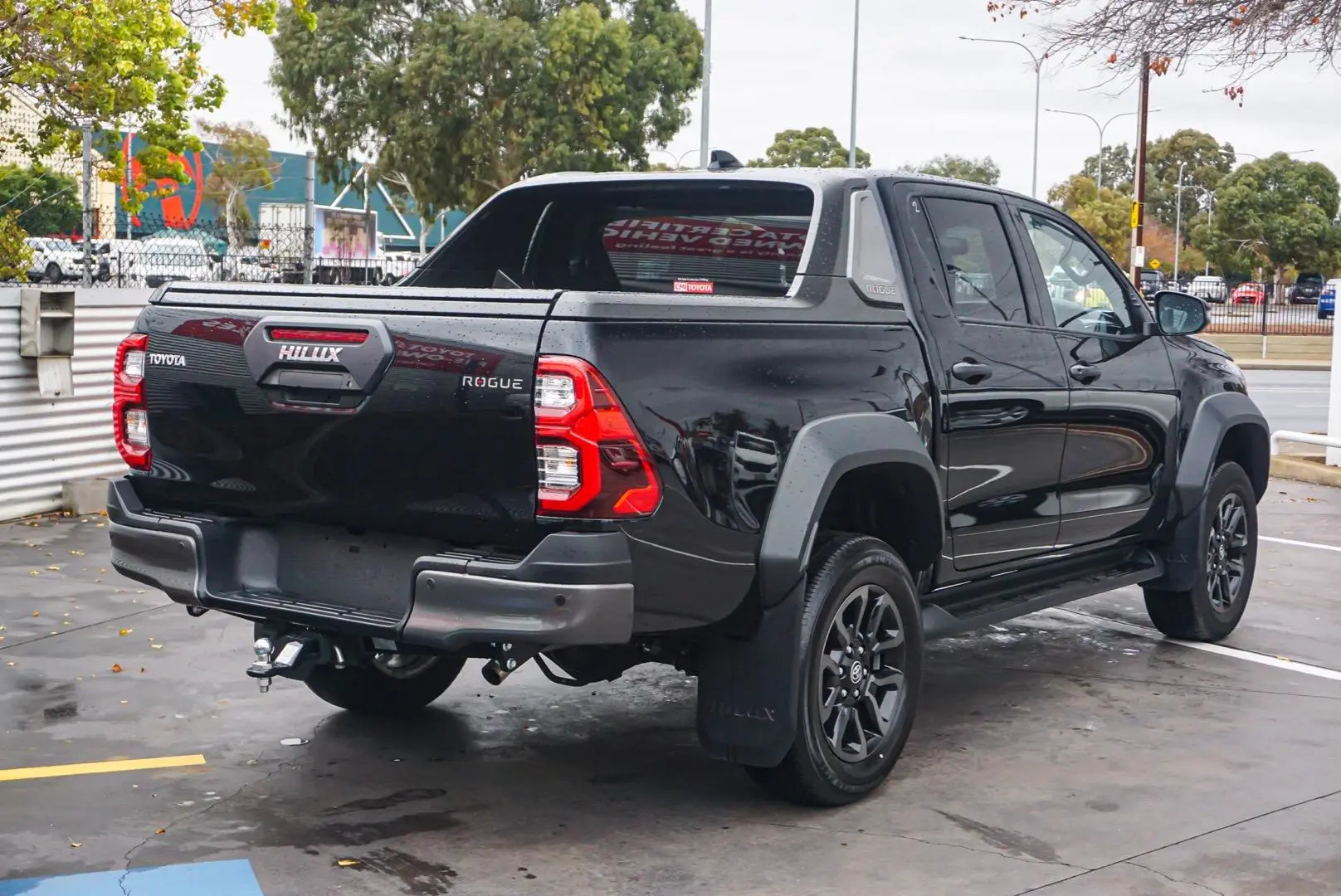 2023 Toyota Hilux Gallery Image 2