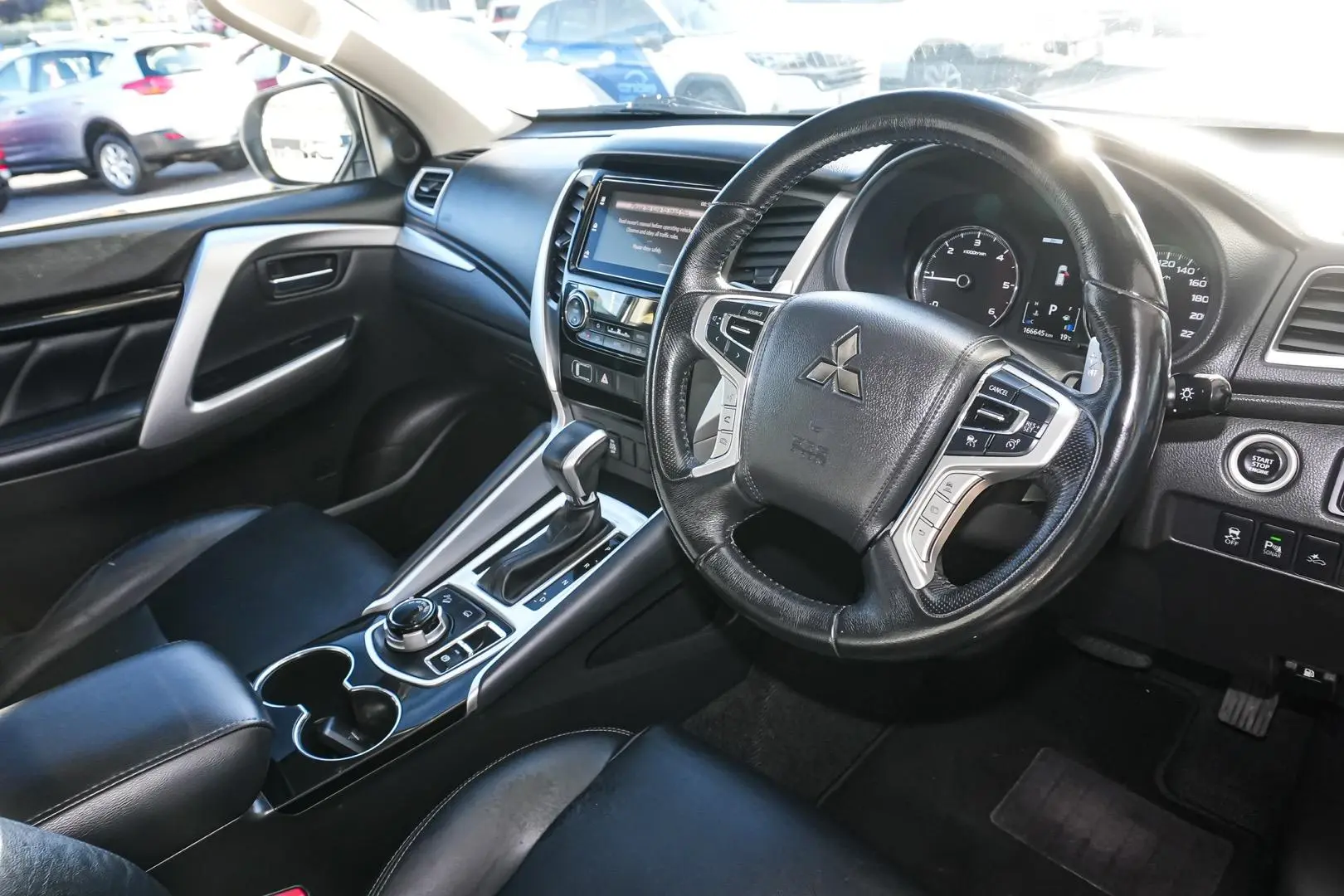 2018 Mitsubishi Pajero Sport Gallery Image 7